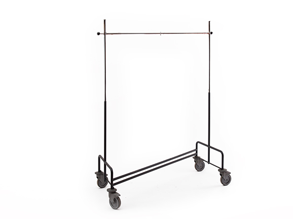 Photo de Penderie pour vestiaire, cintres non inclus