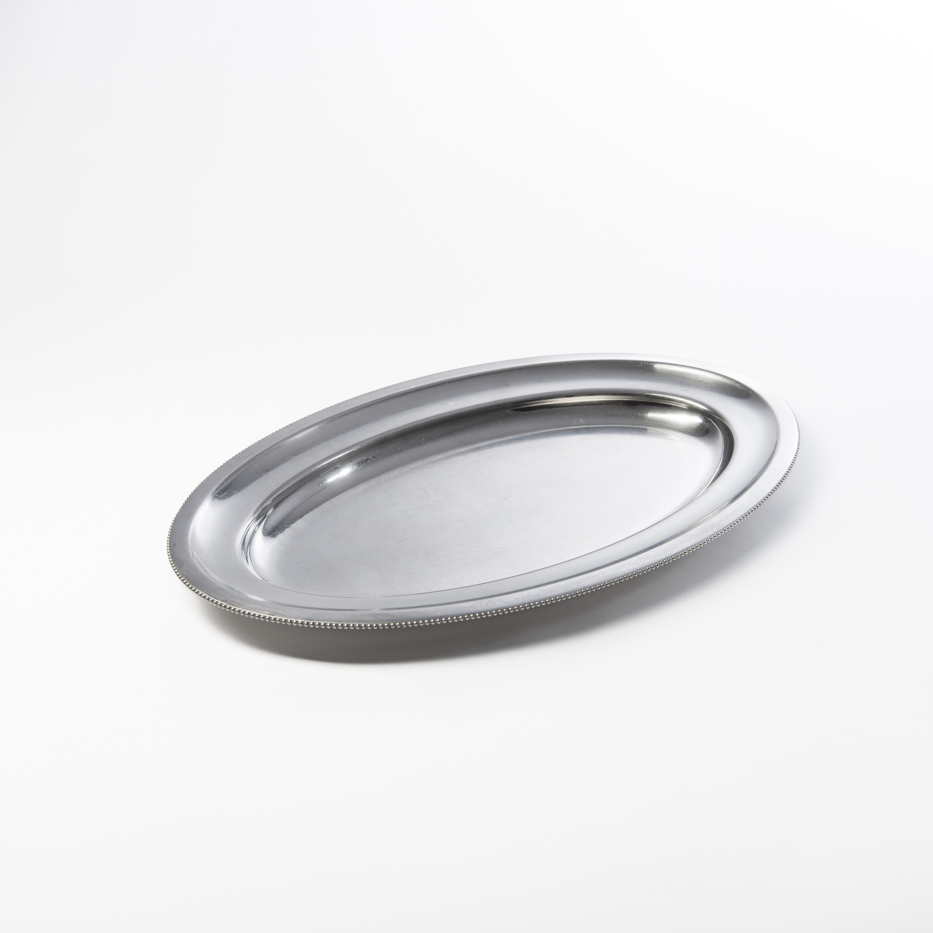Photo de Plateau ovale en inox à bord perlé  41 x 26 cm