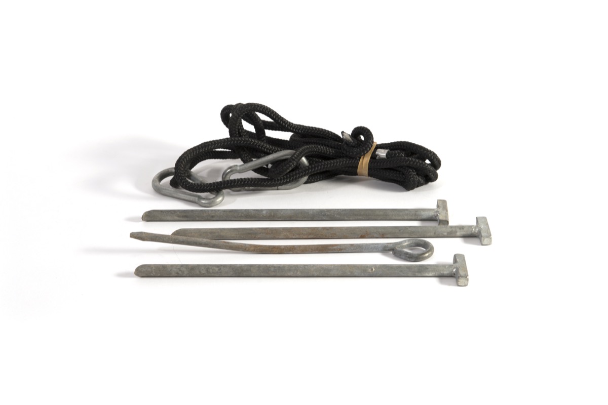 Photo de Kit d'arrimage de tente 3 x 3 avec cordes, piquets et sac