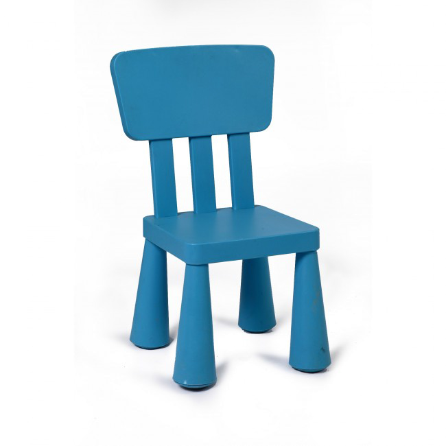 Photo de Chaise bleue en plastique pour enfant